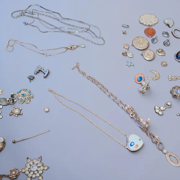 ANTIQUE BROCHES, NECKLACES, EARINGS, BRACELETS & NECKLACE PENDENTS☺️ - Picture 5 of 15